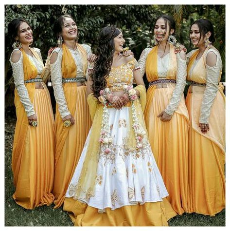 Haldi Family Outfits, Haldi Dress Code For Family, Haldi Theme Dress For Family, Family Theme Dress For Indian Wedding, Haldi Clothes, Shadi Decor, Haldi Pose, Haldi Dresses, Drape Dupatta