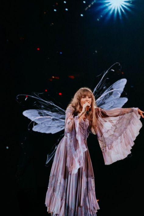 Taylor Swift Fairytale, Fairy Taylor Swift, Taylor Swift Fairy Wings, Taylor Swift Fairy, Taylor Swift Birthday Party Ideas, Taylor Swift Birthday, Celebrity Singers, Taylor Swift Cute, Swift Photo