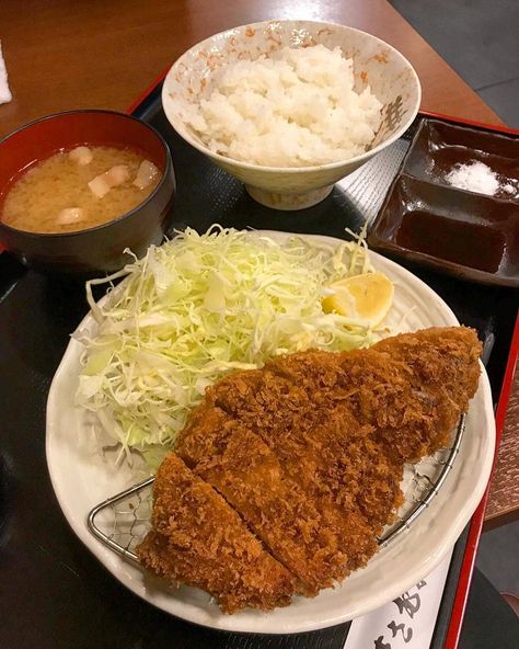 Pinterest Themes, Japan Lunch, Restaurants In Japan, Japan Restaurant, Pork Cutlet, Pork Cutlets, Western Food, Fried Pork, Visit Japan