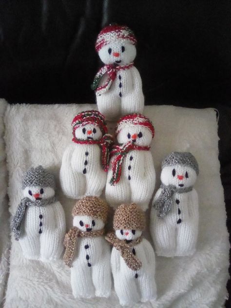 Christmas Knitting Projects, Knitting Dolls Free Patterns, Addi Knitting Machine, Christmas Knitting Patterns Free, Circular Knitting Machine, Animal Knitting Patterns, Knit Christmas, Knitting Machine Patterns, Knitting Patterns Toys