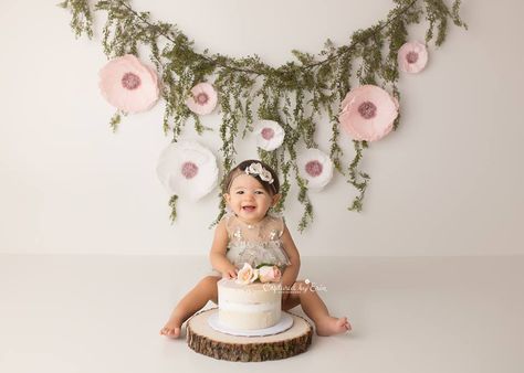 Don't like the flowers or would want different ones but like how simple this is Fairy Cake Smash, New Baby Photoshoot, Boy Cake Smash, Cake Smash Inspiration, Cake Photoshoot, Cake Smash Theme, Slice Cake, Smash Cakes, Smash Cake Girl