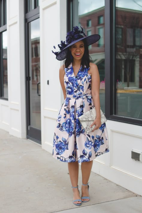 Questions about what to wear to the Kentucky Derby? Louisville blogger, What Nicole Wore, breaks down how to dress for Kentucky's biggest event. // kentucky derby outfit dress, adrianna papell dresses, macys outfits, macys dresses, derby style dresses outfit, rebecca minkoff handbags, kentucky derby hats Big Kentucky Derby Hats, Blue Derby Dress Outfit, Kentucky Derby Outfit For Women Plus Size, Casual Kentucky Derby Outfit, Kentucky Derby Fashion 2024, Kentucky Derby Outfit For Women 2024, Kentucky Derby Outfit For Women 2023, Plus Size Derby Outfits, Derby Outfits For Women Casual