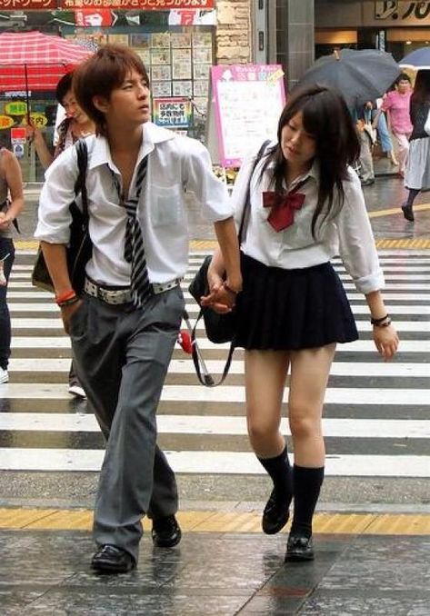 Japanese Uniform, Japanese High School, School Uniform Fashion, 일본 패션, Harajuku Girls, Gyaru Fashion, Japanese School, School Looks, School Uniforms