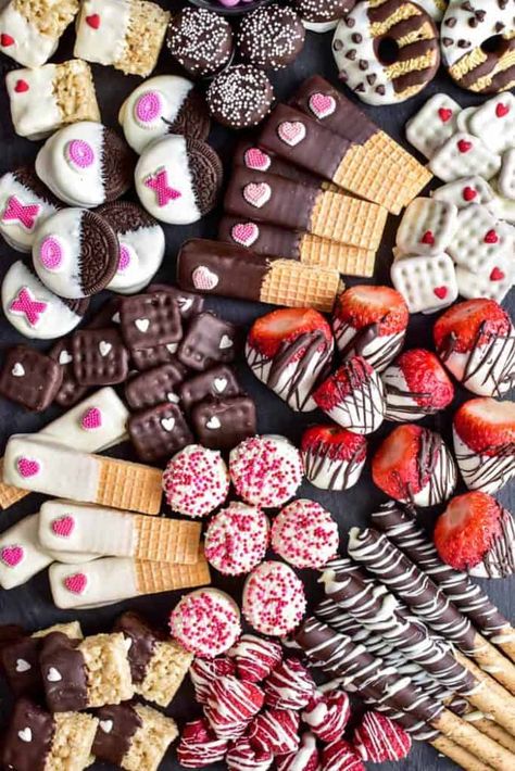 Dessert Charcuterie Board, Chocolate Covered Desserts, Dessert Charcuterie, Chocolate Covered Strawberry Recipe, Chocolate Covered Fruit, Dessert Platter, Chocolate Covered Treats, Valentine Desserts, Valentines Day Desserts