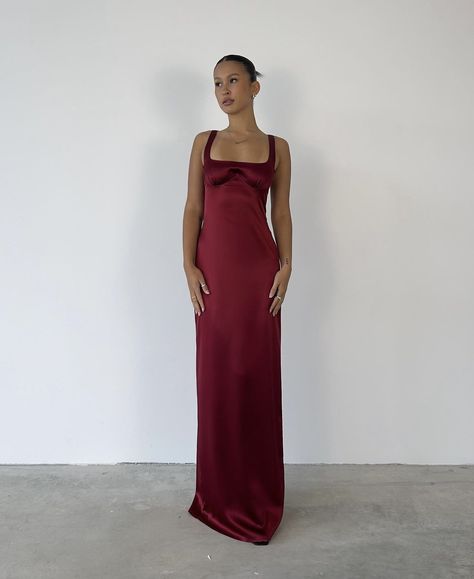 Satin Dress Burgundy, Banquette Dresses, Red Grad Dresses, Christmas Dinner Dress, Burgundy Formal Dresses, Formal Event Outfit, Burgundy Silk Dress, Silk Red Dress, Classy Wedding Guest Dresses