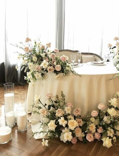 Sweetheart Table Flowers, Top Table Flowers, Sweetheart Table Decor, Flower Boquet, Champagne Flowers, Table Flower Arrangements, Spring Garden Wedding, Head Table Wedding, Sweetheart Table Wedding