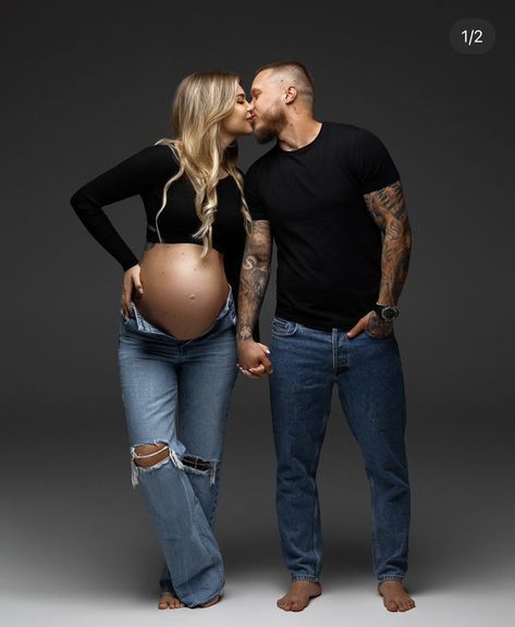 Jeans And Black Top Maternity Shoot, Boy Maternity Shoot Picture Ideas, Maternity Photo Studio Ideas, Maternity Shoot Studio Ideas, Maternity Picture Ideas With Husband, Maternity Photo Shoot Poses Couple, Maternity Pictures With Husband Studio, Maternity Pictures In Jeans, Pregnancy Photos Couples Poses