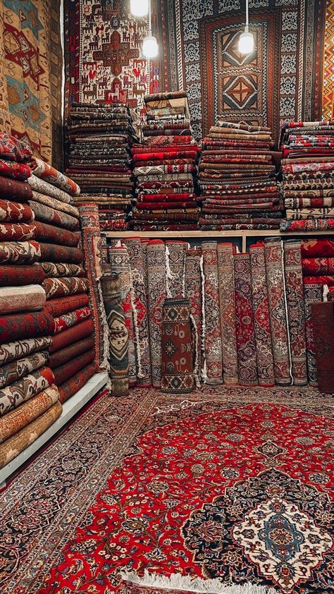 Iranian Rugs, Iranian Carpet, Iran Pictures, Antique Persian Carpet, Persian Architecture, Persian Rug Designs, Persian Art Painting, Arab Culture, Persian Culture