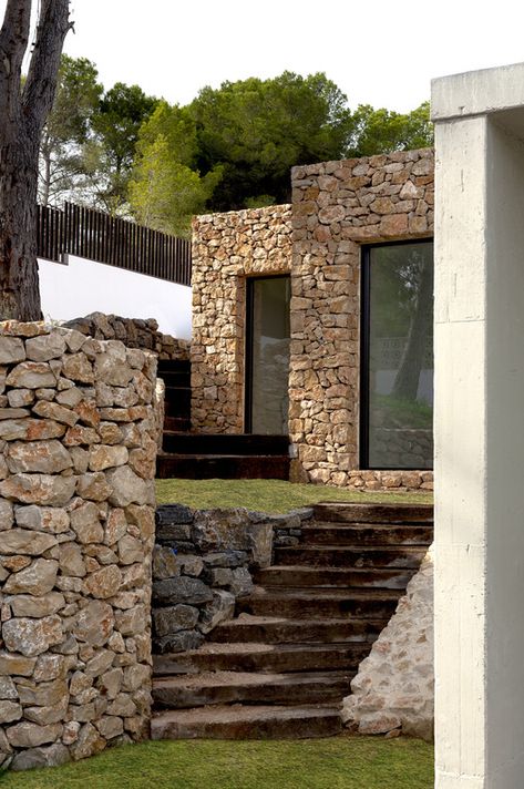 Gallery of Baham / Moraira House / Antonio Altarriba Arquitectos - 11 Inspiration Reference, Garden Luxury, Architecture Garden, Stone Building, Innovative Architecture, Stone Architecture, Unique House Design, Concrete House, Terrace Design