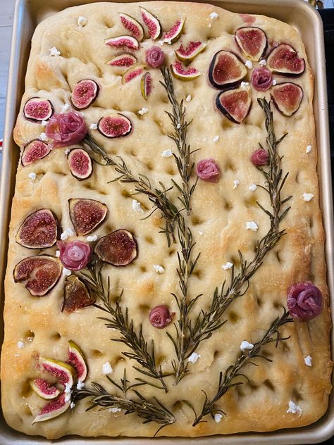 With rosemary, figs, proscuitto, goat cheese, and honey Rosemary Fig Foccacia, Foccacia Decoration, Fig Focaccia, Focassia Bread, Focaccia Bread Art, Easy Focaccia Bread, Goat Cheese And Honey, Focaccia Art, Easy Focaccia