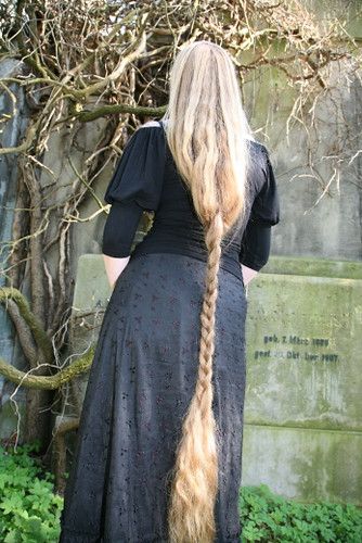 Dream Hairstyles, Hair Horn, Extremely Long Hair, Rapunzel Hair, Really Long Hair, Long Red Hair, Gender Envy, Art Things, Super Long Hair