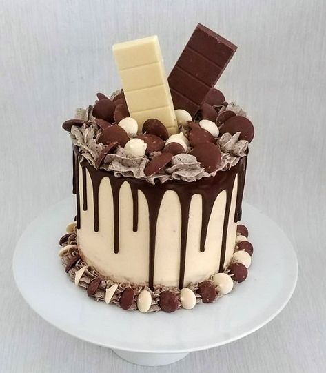 Choc Cake Decoration Ideas, Choc Drip Cake, Chocolate Drip Cake Birthday, Chocolate Birthday Cake Decoration, Candy Birthday Cakes, Chocolate Cake Designs, Chocolate Drip Cake, Birthday Cake For Him, Funny Birthday Cakes