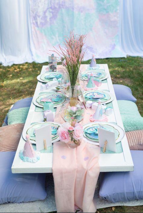 Kara's Party Ideas Mermaid Picnic Party | Kara's Party Ideas Mermaid Picnic, Mermaid Birthday Party Decorations, Mermaid Theme Birthday Party, Magical Mermaid, Tafel Decor, Mermaid Theme Party, Mermaid Parties, Mermaid Theme Birthday, Table Set Up