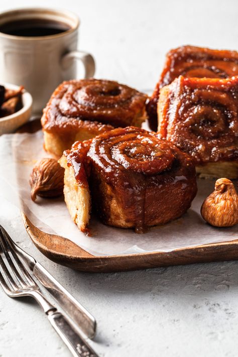 Fig Sticky Buns - Crumbs & Caramel Sweet Yeast Dough Recipes, Fig Cinnamon Rolls, Brioche Sticky Buns, Easy Caramel Pecan Sticky Buns, Fig Rolls, Neapolitan Pizza Dough Recipe, Caramel Pecan Sticky Buns, Fall Recipes Breakfast, Fig Recipes