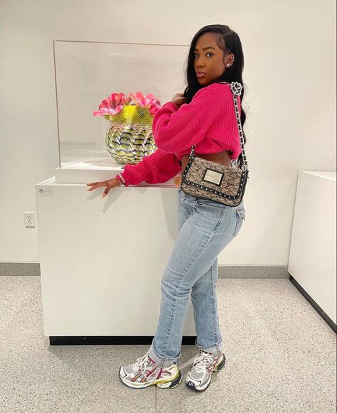 Women Balenciaga Sneakers Outfit, Cute Outfits Black Women Winter, Balenciaga Runners Outfit Black Women, Balenciaga Outfit Black Women, Black Balenciaga Sneakers Outfit, Balenciaga Boots Outfits, Balenciaga Outfit Women, Balenciaga Runners Outfit, Balenciaga Sneakers Outfit