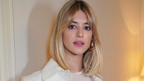 The Skinny Lob Is the Most Luxurious Haircut Trend | Glamour Lobs For Thinning Hair, Long Bob 2024, Bob With Long Side Bangs, Lob Hair With Bangs, Fine Hair Lob, Midi Hairstyle, Lob 2024, Lob With Fringe, Classic Long Bob