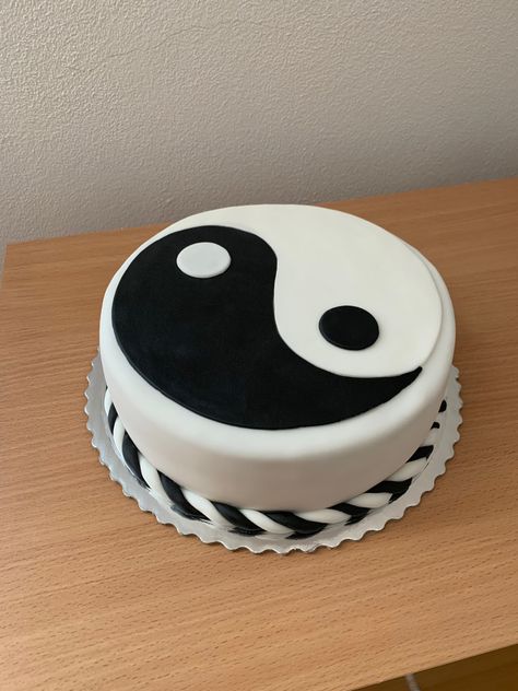 Yin Yang Cake, Tony Country, Jing Jang, Ying Yang, Cake Art, Yin Yang, Fondant, Wedding Cakes, Cake