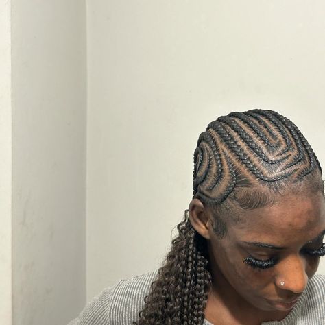 Stitch Cornrows For Black Women, Criss Cross Cornrows, Cross Cornrows, Braids With Edges, Cornrow Braids For Black Women, Cornrows For Black Women, Cornrows Into A Bun, Stitch Cornrows, Cornrows With Curls