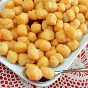 Italian Honey Balls: Gluten-Free Struffoli Recipe | Natural Living Family with Dr. Z & Mama Z Italian Honey Balls, Struffoli Recipe, Honey Balls, Food On A Budget, Delicious Food Recipes, Gluten Free Italian, Diet Changes, Italian Pastries, Honey Sauce