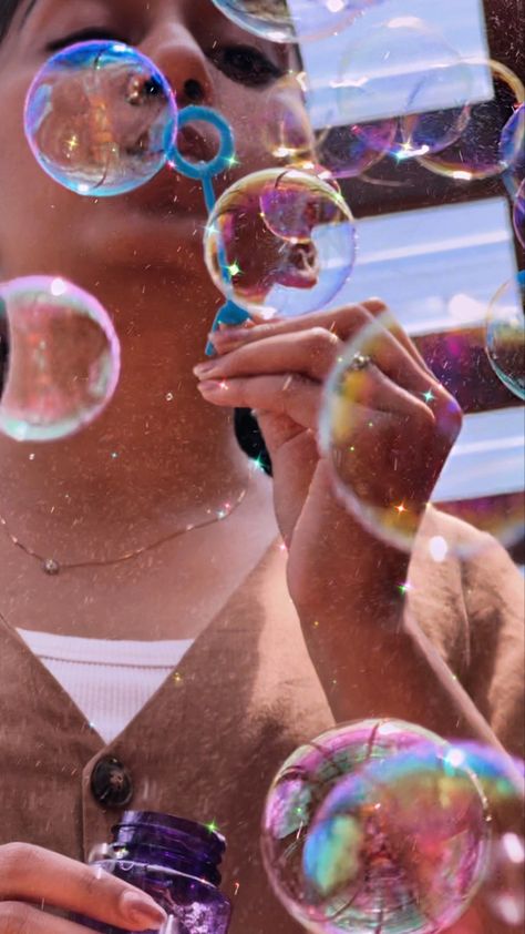 Blowing Bubbles Reference, Bubble Machine Photoshoot, Soap Bubbles Photoshoot, Bubbles Photoshoot Ideas, Blowing Bubbles Aesthetic, Bubbly Personality Aesthetic, Soap Bubbles Aesthetic, Blowing Bubbles Photography, Virgo Party