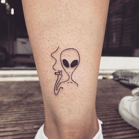 K loookckoo 👽 <3 Simple Leg Tattoos, Wife Tattoo, Basic Tattoos, Unalome Tattoo, Planet Tattoos, Alien Tattoo, Small Tattoos Simple, Cool Small Tattoos, Small Tattoos For Guys