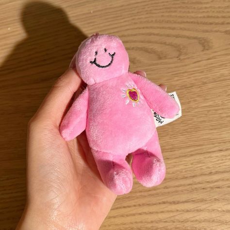 The long-awaited Mr. Bubbles soft toy bag charm is finally here! 💖🫧 After months of working with the manufacturer, the final product has exceeded our expectations and captured our original vision perfectly.✨ You can purchase the Mr. Bubbles charm now through our online shops - links are in our bio. We’ll also be bringing it to Lisboeta Macau soon, so stay tuned for that announcement! 👀 #illustration #art #positivity #postiveillustration #smallbusiness #mindful #personalgrowth #drawing #dig... Announcement Illustration, Mr Bubbles, Drawing Digital Art, School Bag Essentials, Wallpaper Laptop, Drawing Digital, Bag Essentials, Toy Bags, Essential Bag