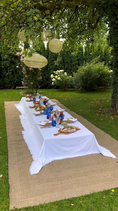 Party Outfit Pallet Picnic Setup Ideas, Birthday Outside Ideas, Party Outside Ideas, Picnic Event Ideas, Birthday Picnic Ideas For Him, Backyard Table Setting Outdoor Parties, Patio Birthday Party Decorations, Outside Picnic Ideas, Birthday Picnic Ideas Decorations