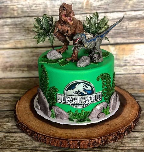 Jurassic World Cake Ideas, World Cake Ideas, Cake Ideas Dinosaur, Dinosaur Cakes For Boys, Jurassic World Cake, Dedication Cake, World Cake, Boys First Birthday Cake, Jurassic Park Birthday