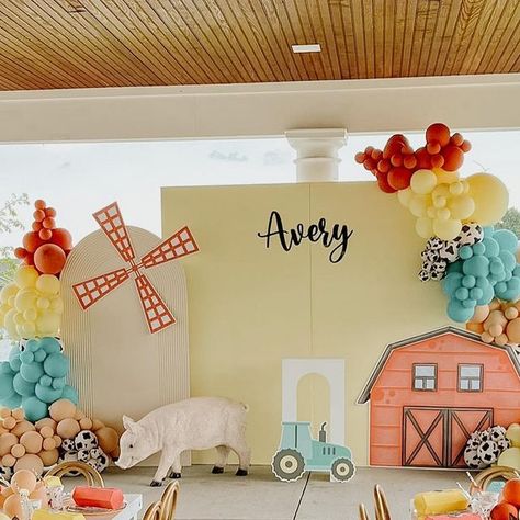 Elevate Décor | DMV Event Stylists on Instagram: "AVERY’S 1ST FARM How cute is this modern farm party inspired by Old MacDonald Had a Farm? 😍😍 Thank you so much @nettiecrafts for trusting us to design + style Avery’s 1st birthday!! It was amazing working with you and bringing your vision to life 💛💛💛 Special shout-out to @aluxeeventdesign + @anaipopdecor for going the extra mile to ensure Avery’s celebration was a success in the face of weather challenges—may God bless you abundantly, thank Old Mcdonald 1st Birthday Party, Old Macdonald Birthday Party Decorations, Modern Barnyard Birthday Party, Old Mcdonald Birthday Party, Old Macdonald Birthday Party, Old Macdonald Birthday, Old Mcdonald Had A Farm, Mcdonalds Birthday Party, Farm Party Decorations