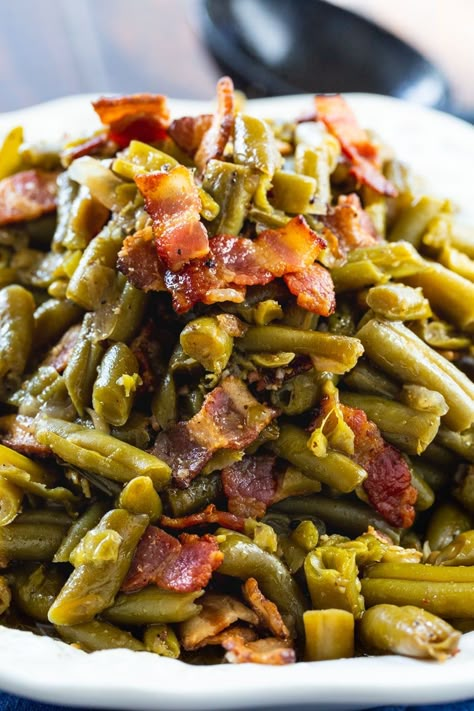 Crock Pot Buttery Bacon Green Beans- this recipe turns canned green beans into some of the most delicious green beans ever. Bacon Green Beans Recipe, Green Beans And Bacon, Canned Green Bean Recipes, Cracked Green Beans, Beans And Bacon, Crockpot Green Beans, Delicious Green Beans, Slow Cooker Green Beans, Beans With Bacon