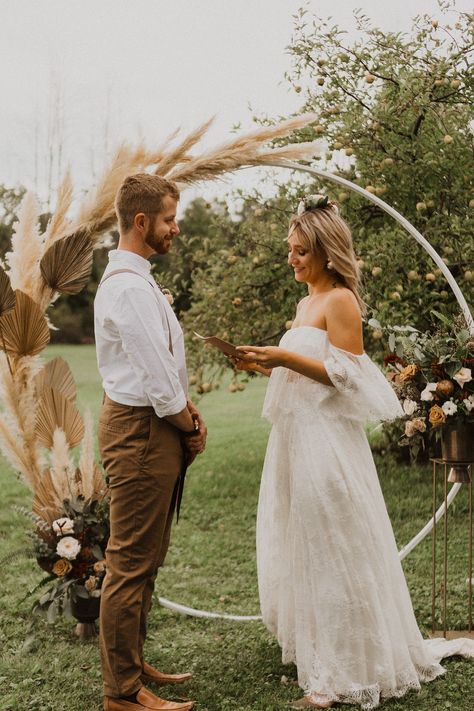 Bale Ring Wedding Arch, Circle Arch With Pampas, Wedding Arch With Pampas, Pampas Grass Circle Arch, Wooden Circle Wedding Arch, Floral Wedding Circle Arch, Pampas Grass Wedding Arch Circle, Grass Wedding Bouquet, Pampas Grass Wedding Bouquet