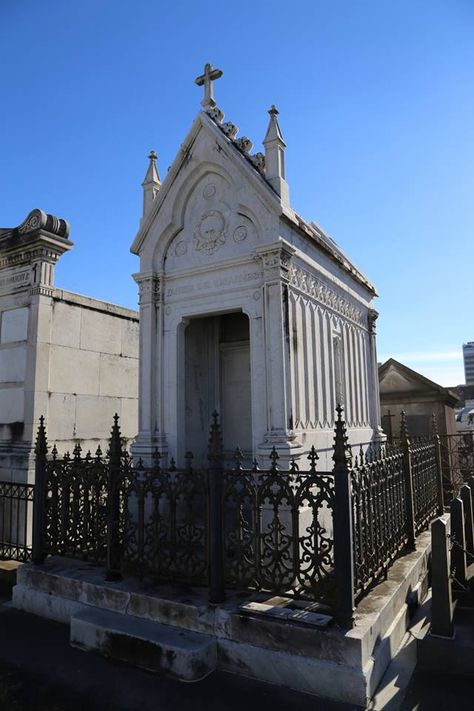 NOLA cemetery mausoleum Dungeons And Dragons Board, Cajun French, New Orleans Travel, Southern Gothic, Big Easy, Wonderful Picture, New Orleans Louisiana, Back In The Day, Cemetery