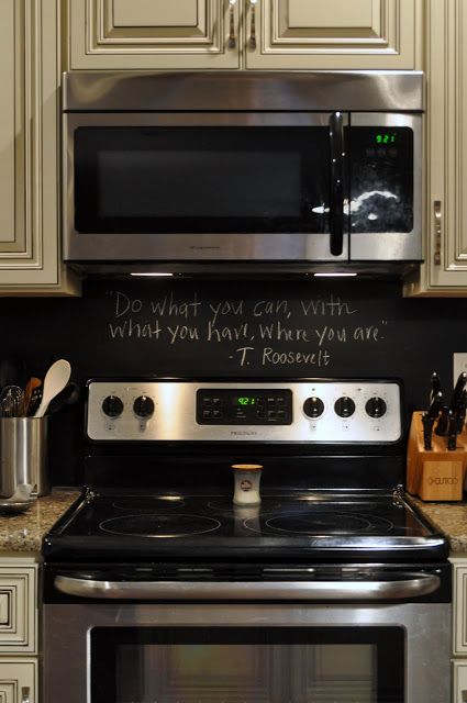 Chalkboard Backsplash, Chalkboard Kitchen, Chalkboard Projects, Nursery Makeover, Paint Backsplash, Kitchen Backsplash Ideas, Creative Kitchen, Mud Kitchen, Chalkboard Style