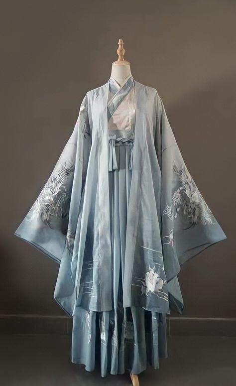 Chinese Robes Men, Naruto X Reader, Chinese Clothing Traditional, Traditional Asian Dress, Chinese Traditional Dress, Ancient Chinese Dress, Chinese Style Dress, Mode Kimono, Traditional Chinese Dress