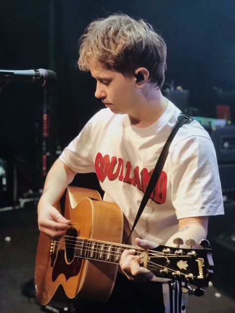 Conor Mason :: Nothing but Thieves Conor Mason, Maynard James Keenan, Nothing But Thieves, Lyrics Meaning, Crush Pics, Vampire Diaries Funny, Judas Priest, Stranger Things Funny, A Perfect Circle