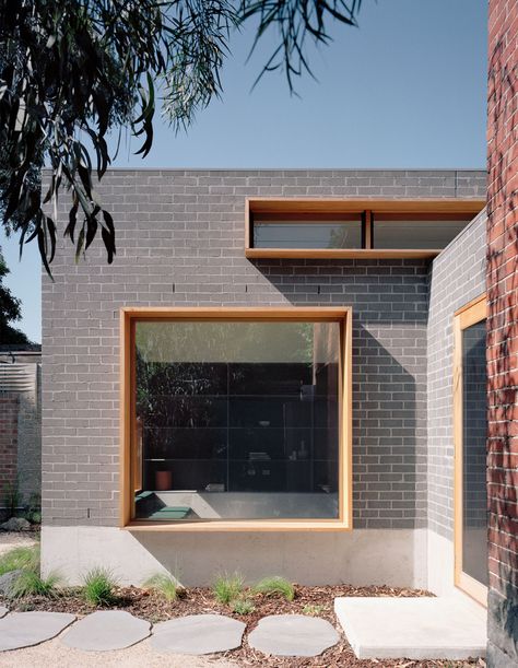 Modern Window Design, Modern Minimalist House, Eclectic Bedroom, Minimalist House Design, Brick Walls, Modern Windows, Windows Exterior, Minimalist Interior Design, Minimalist Architecture