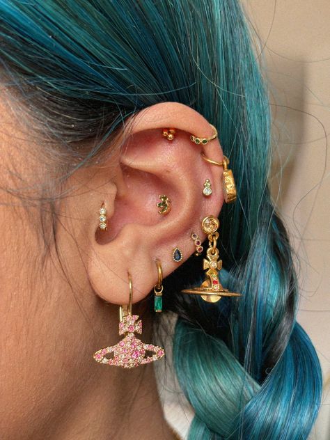 Earrings Stack, Nail Jewels, Cute Piercings, Dope Jewelry, Chunky Jewelry, Classy Jewelry, Funky Jewelry, Stacked Jewelry, Jewelry Lookbook