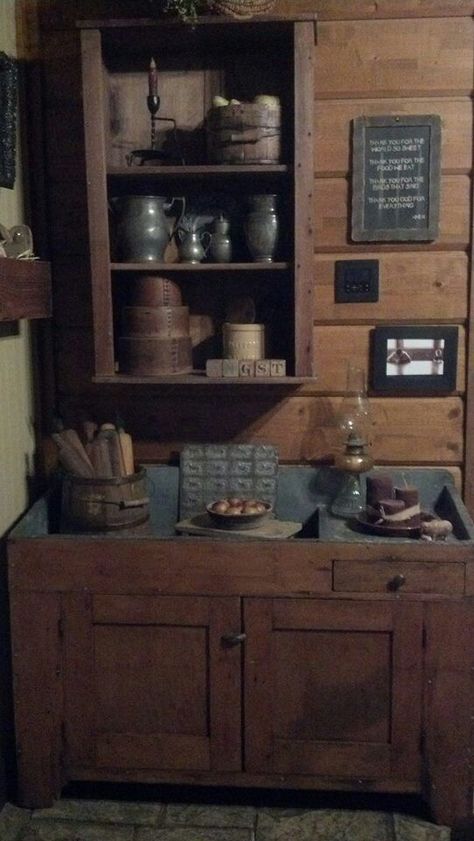 Primitive Dry Sink, Primitive Interiors, Booth Diy, Primitive Cupboards, Creole Cottage, Primitive Living Room, Primitive House, Primitive Bathrooms, Primative Decor