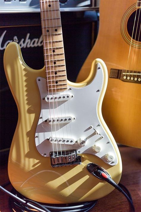 Gitar Vintage, Guitar Fender, Electric Guitar Design, Guitar Obsession, Stratocaster Guitar, Cool Electric Guitars, Beautiful Guitars, Music Aesthetic, Yellow Aesthetic