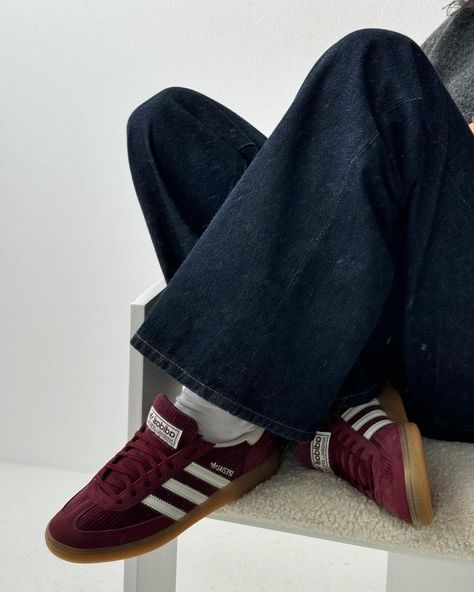 NELLY.COM | There is no fall without burgundy!🤎🍒 Adidas Handball Spezial W in Burgundy is now LIVE on the website! 😎 Go and get them before they are… | Instagram Burgundy Spezial Shoes, Burgundy Spezial Outfit, Adidas Spezial Burgundy, Handball Spezial Shoes, Adidas Handball Spezial Outfit, Burgundy Sneakers Outfit, Spezials Adidas, Burgundy Shoes Outfit, Burgundy Adidas