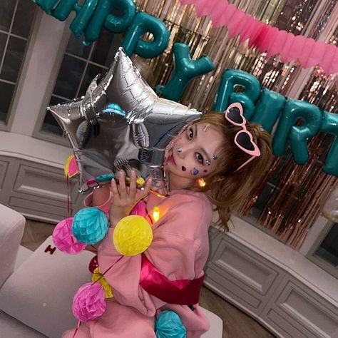 aespa ningning icons unedited birthday Birthday Icon, Night Aesthetic, Birthday Photoshoot, I Love Girls, Star Girl, Kpop Outfits, Birthday Photos, Drawing For Kids, Creating Art