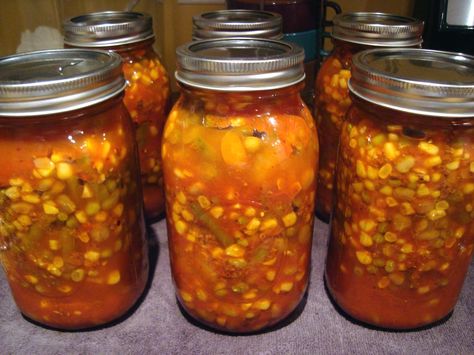 Pressure Canning Vegetable Beef Soup Canning Vegetable Beef Soup, Veg Beef Soup, Canning Soups, Canning Soup Recipes, Canning Granny, Preserving Vegetables, Pressure Canning Recipes, Canning 101, Canning Vegetables