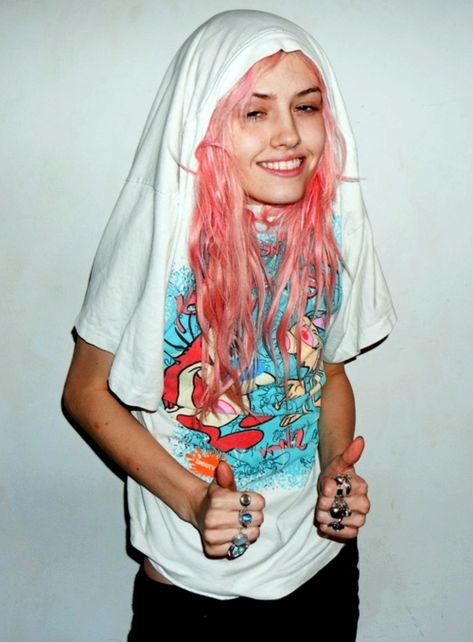 Free 90s Pink Hair, Charlotte Free, Pink Grunge, Pastel Grunge, Hair Color Pastel, Grunge Hair, Grunge Aesthetic, Pink Hair, Dyed Hair