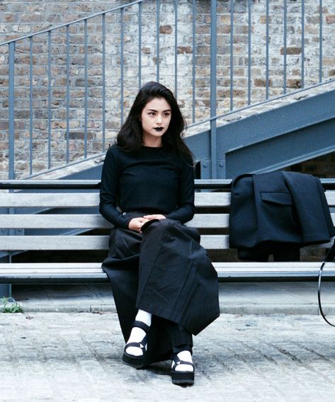 Here’s To Always Wearing Black, A Style Guide All Black Outfit Styling, Minimal Black Outfit, Uk Style Woman Outfits, Adult Emo Fashion, Adult Goth Fashion, Lydia Pang, Minimalist Goth Fashion, All Black Street Style, All Black Clothes