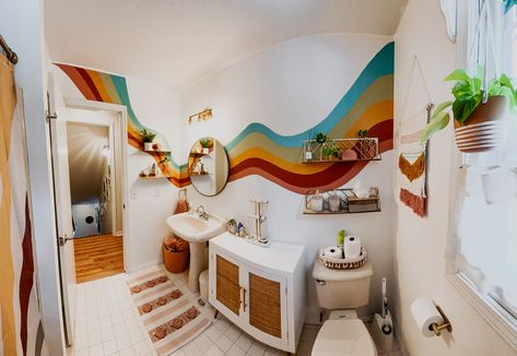 Funky Painted Bathrooms, Retro Theme Bathroom, Fun Bathroom Painting Ideas, Retro Room Painting Ideas, Retro Bathroom Paint Colors, 2023 Boho Home Decor, 60s Boho Decor, Bathroom Wall Mural Diy, Fun House Painting Ideas