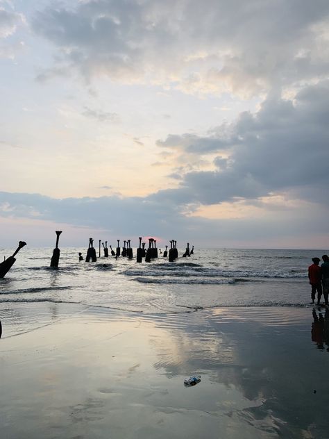 Kozhikode beach..kerala India Kozhikode Beach Video, Kozhikode Beach Aesthetic, Calicut Beach Photography, Calicut Beach Night, Kozhikode Beach Photography, Kozhikode Beach, Calicut Beach, Instagram Design Creative, Sky Photography Nature