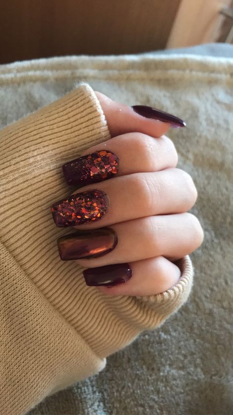 Mulled wine nails for Christmas 🎄  Burgundy purple nails  Mulled wine glitter - glitterarty Glitterarty chrome powder Mylee gel polish #christmasnails #mulledwine #purplenails #burgundynails #chromenails Wine Glitter Nails, Mulled Wine Nails, Wine Nails With Glitter, Burgundy Purple Nails, Maroon Glitter Nails, Lumineers Concert, Burgundy Chrome Nails, Oxblood Nails, Black Chrome Nails