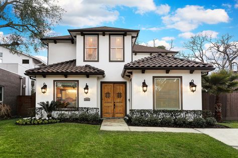 Wakefield - Mediterranean - Exterior - Houston - by Avan Construction Inc. White Stucco Exterior, Mediterranean Exterior, Stucco Exterior, Porch And Balcony, Exterior Home, White Exterior, Outdoor Lounge Set, Patio Landscaping, Mediterranean Home