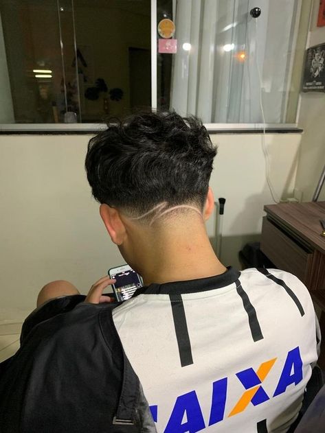 Taper Fade Design In The Back, Temper Fade, Motif Taper, Taper Fade Haircut Design, Taper Fade With Design, Taper Design Ideas, Fade Haircut Designs For Men, Taper Design Haircut, Taper Fade Alto