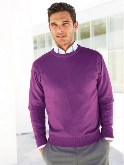 Looking to make your outfit stick out in the crowd? Add a purple or lavender piece with your look. It can be subtle like shoe laces or as bold as a blazer. Purple Pullover Outfit, Men Purple Outfit, Purple Sweater Outfit, Outfit Herren, Mens Business Casual, Sweater Outfits Men, Purple Pullover, Pullovers Outfit, Casual Menswear